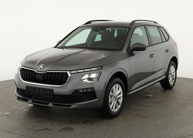 Graphite grau metallic Neu 2025 Skoda Kamiq Selection SUV | 27.445 € (Fairer Preis) - Bild 1/4