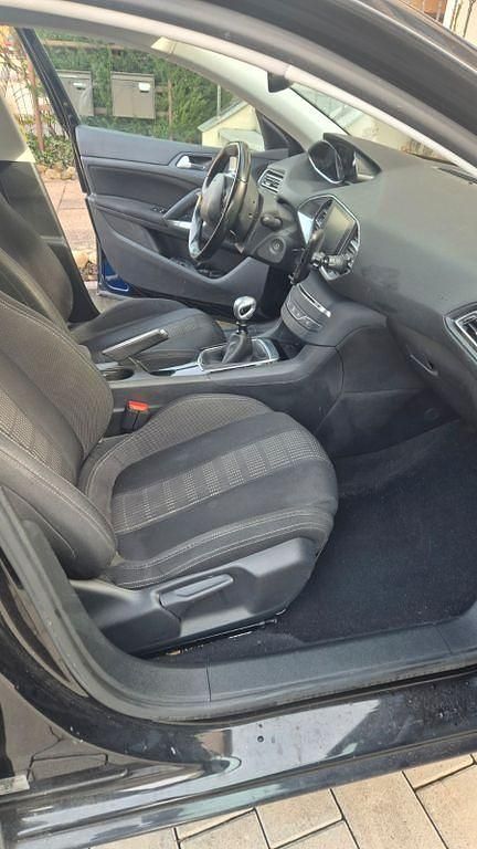 Gebraucht Peugeot 308 SW Allure 120 PS (88 kW) 2017 Schwarz Kombi