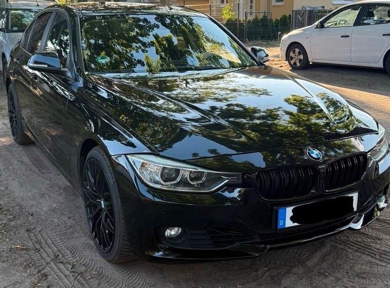 Gebraucht BMW 320 184 PS (135 kW) 2012 Schwarz Limousine
