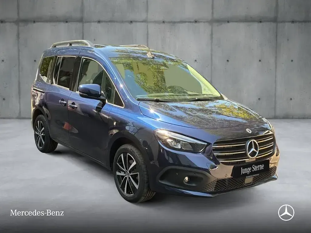 Gebraucht Mercedes T180 Progressive 131 PS (96 kW) 2024 Blau Van / Kleinbus