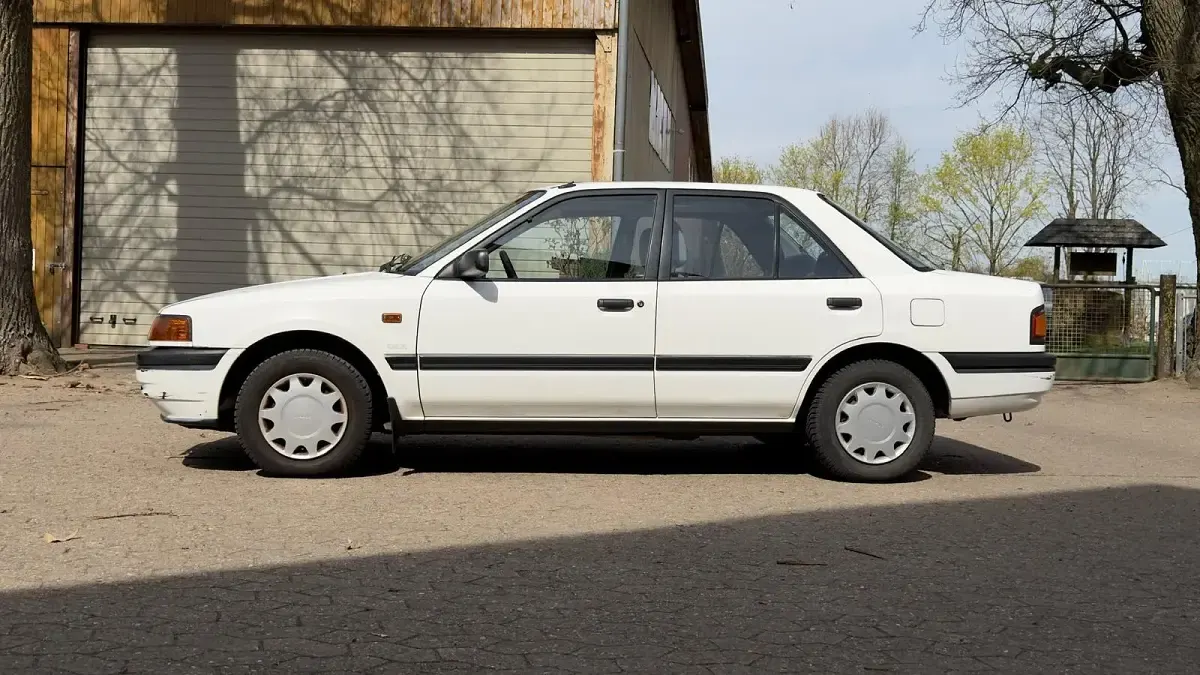 Usata Mazda 323 85 CV (62 kW) 1990 Bianco Berlina