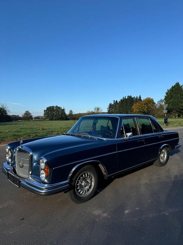 Blau Gebraucht 1971 Mercedes 280 Limousine | 18.800 € - Bild 1/4