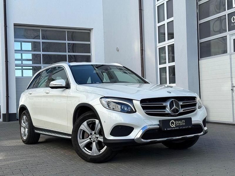 Weiß Gebraucht 2016 Mercedes GLC250 SUV | 31.950 € (Fairer Preis) - Bild 1/4