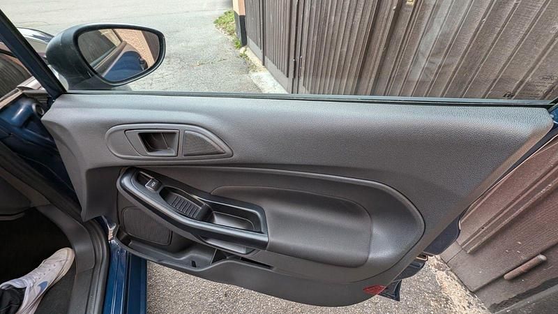 Gebraucht Ford Fiesta Ambiente 60 PS (44 kW) 2015 Blau Limousine