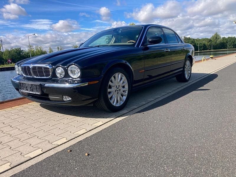 Blau Gebraucht 2006 Jaguar XJ8 Limousine | 12.900 € (Superpreis) - Bild 1/4