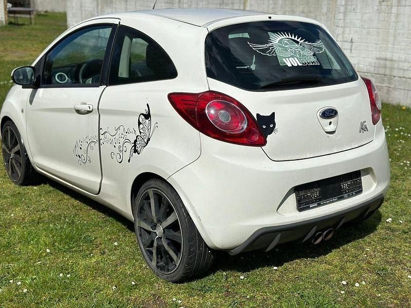 Gebraucht Ford Ka Cool & Sound Edition 69 PS (50 kW) 2012 Weiß Kleinwagen