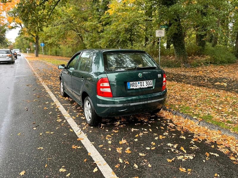 Grün Gebraucht 2001 Skoda Fabia Kleinwagen | 850 € (Fairer Preis) - Bild 1/4