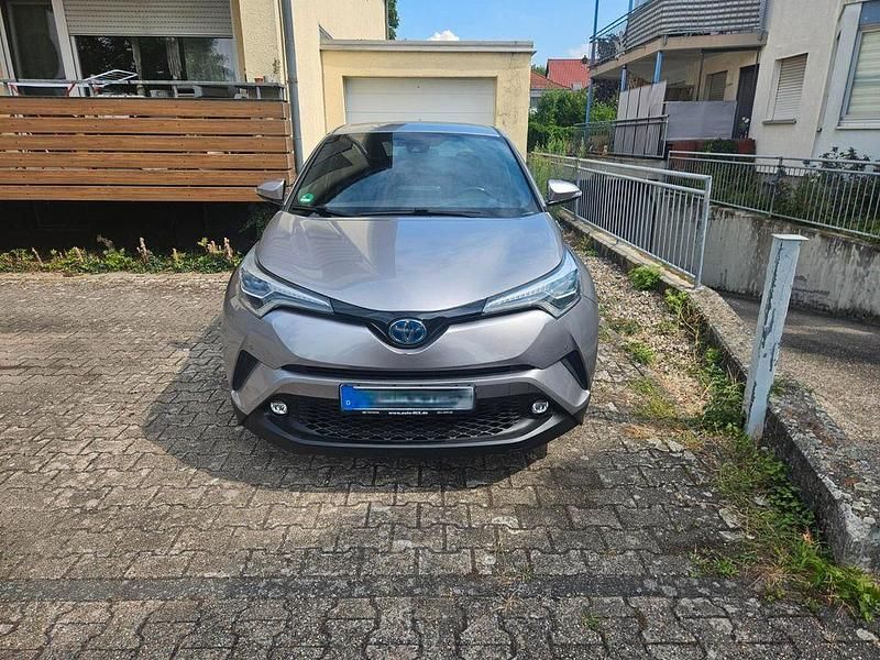 Grau Gebraucht 2017 Toyota C-HR Lounge SUV | 16.699 € (Fairer Preis) - Bild 1/4