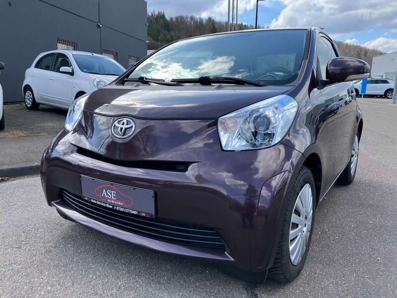 Deep amethyst mica metallic Gebraucht 2009 Toyota iQ Basis Kleinwagen | 2.990 € (Fairer Preis) - Bild 1/4