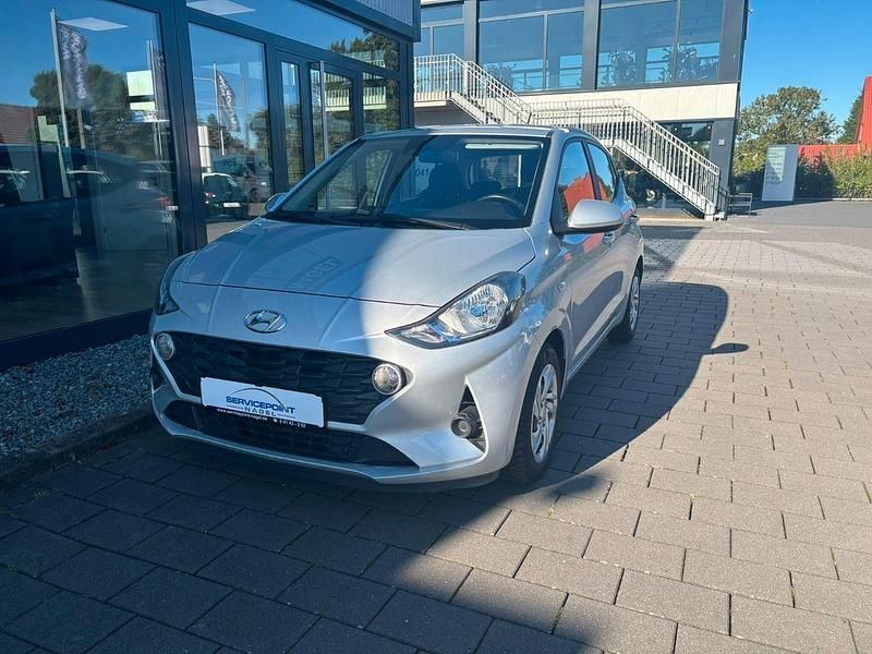 Gebraucht Hyundai i10 Select 67 PS (49 kW) 2021 Silber Kleinwagen