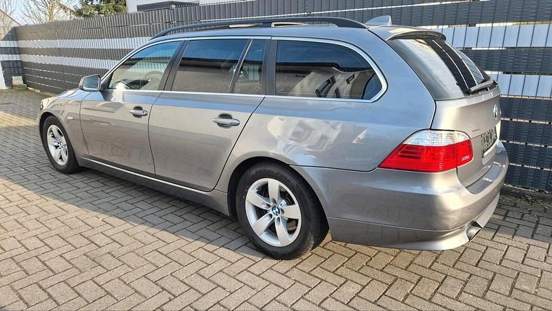 Gebraucht BMW 520 177 PS (130 kW) 2010 Grau Kombi