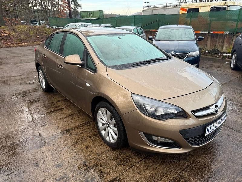 Gebraucht Opel Astra 140 PS (102 kW) 2013 Limousine