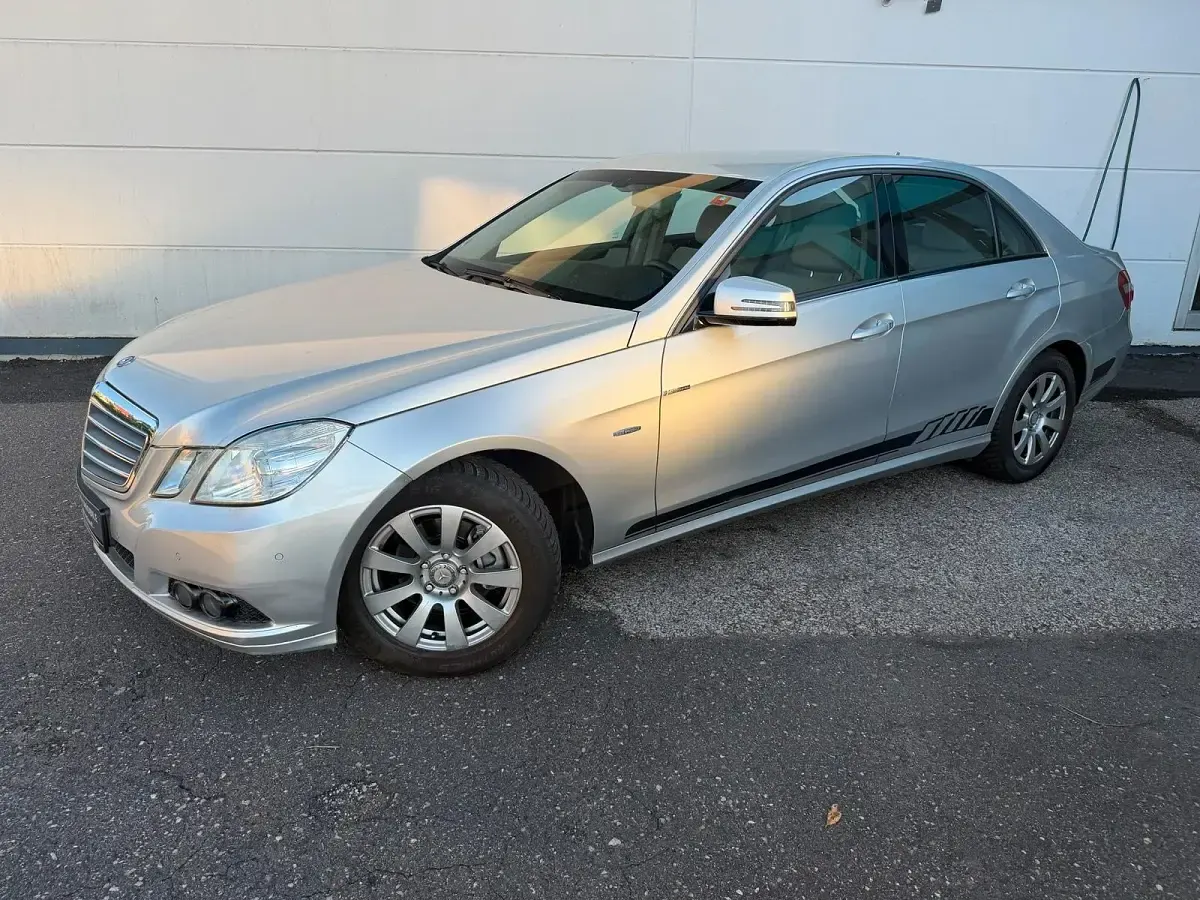Gebraucht Mercedes E200 187 PS (137 kW) 2011 Silber Limousine
