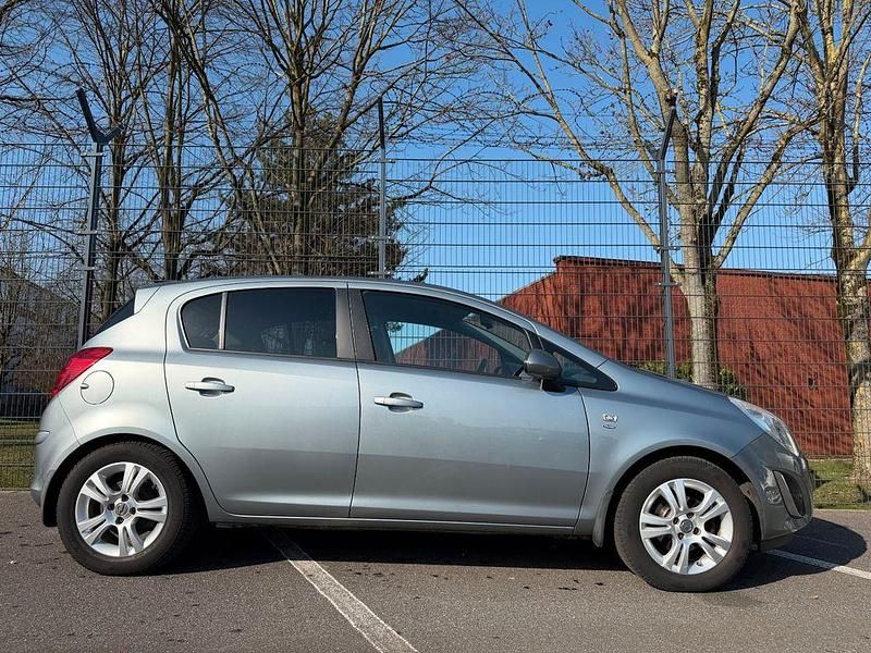 Gebraucht Opel Corsa Satellite 69 PS (50 kW) 2012 Silber Kleinwagen