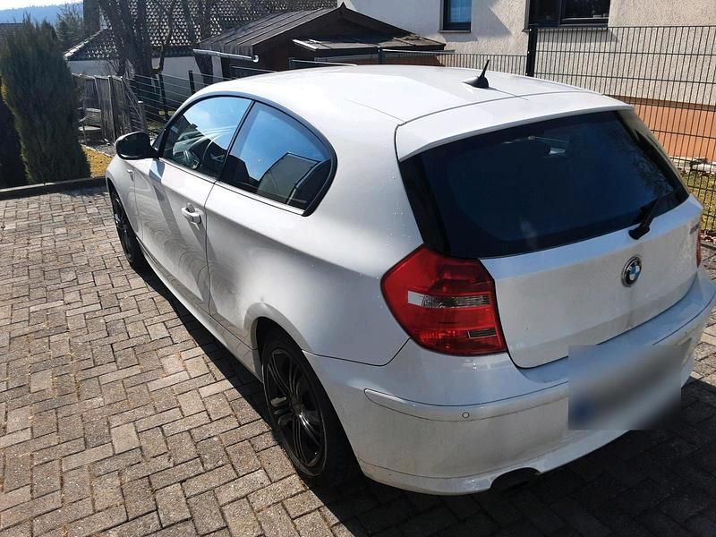 Gebraucht BMW 116 122 PS (89 kW) 2010 Weiß Kleinwagen