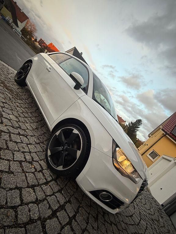Weiß Gebraucht 2013 Audi A1 Ambition Kleinwagen | 6.399 € (Guter Preis) - Bild 1/4