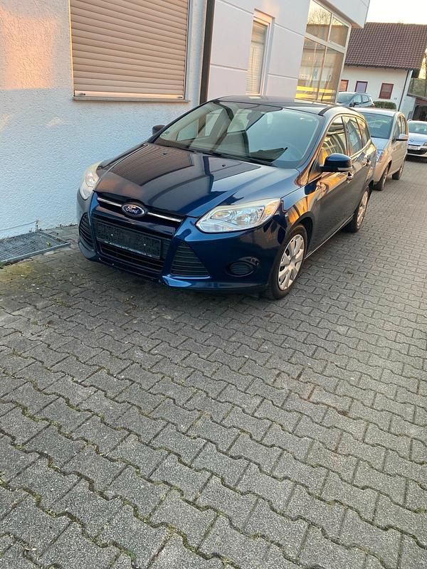 Gebraucht Ford Focus 2012 Blau Limousine