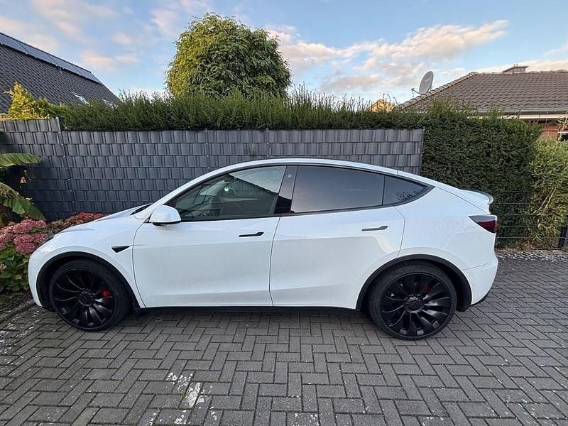 Weiß Gebraucht 2022 Tesla Model Y Performance SUV | 33.800 € (Guter Preis) - Bild 1/4