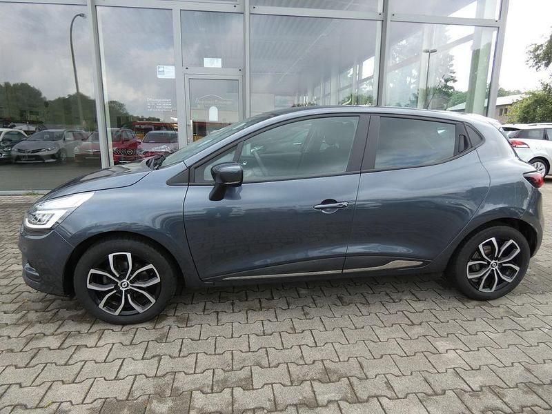 Grau Gebraucht 2020 Renault Clio V Limousine | 9.400 € (Fairer Preis) - Bild 1/4
