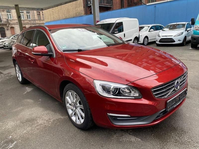 Gebraucht Volvo V60 Momentum 179 PS (131 kW) 2013 Rot Kombi