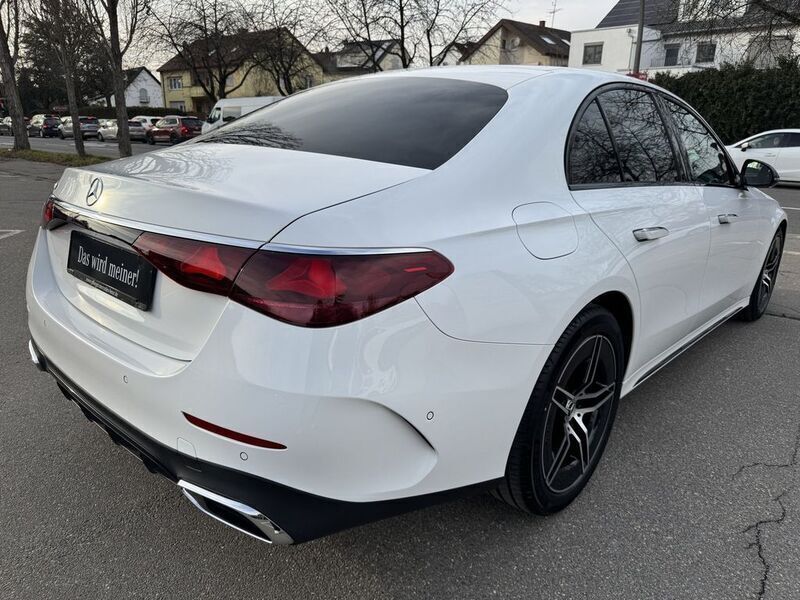 Gebraucht Mercedes E220 Premium 197 PS (144 kW) 2023 Weiß Limousine
