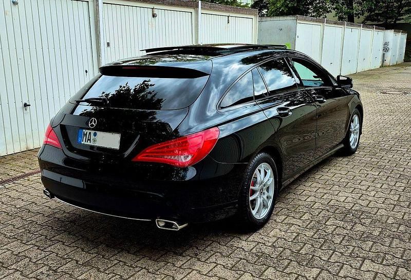 Schwarz Gebraucht 2015 Mercedes CLA220 Shooting Brake Urban Kombi | 11.900 € (Teuer) - Bild 1/4