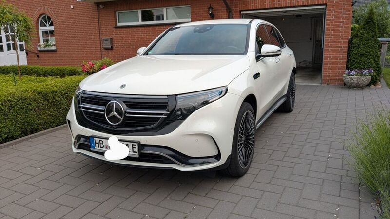 Weiß Gebraucht 2020 Mercedes EQC400 AMG line SUV | 37.900 € (Teuer) - Bild 1/4