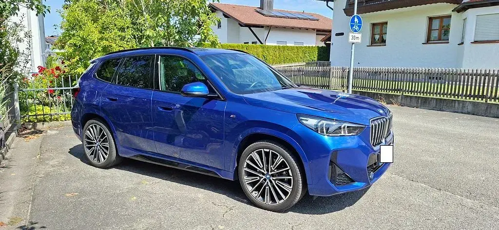 Gebraucht BMW iX1 M Sport 230 kW (313 PS) 2023 Blau SUV