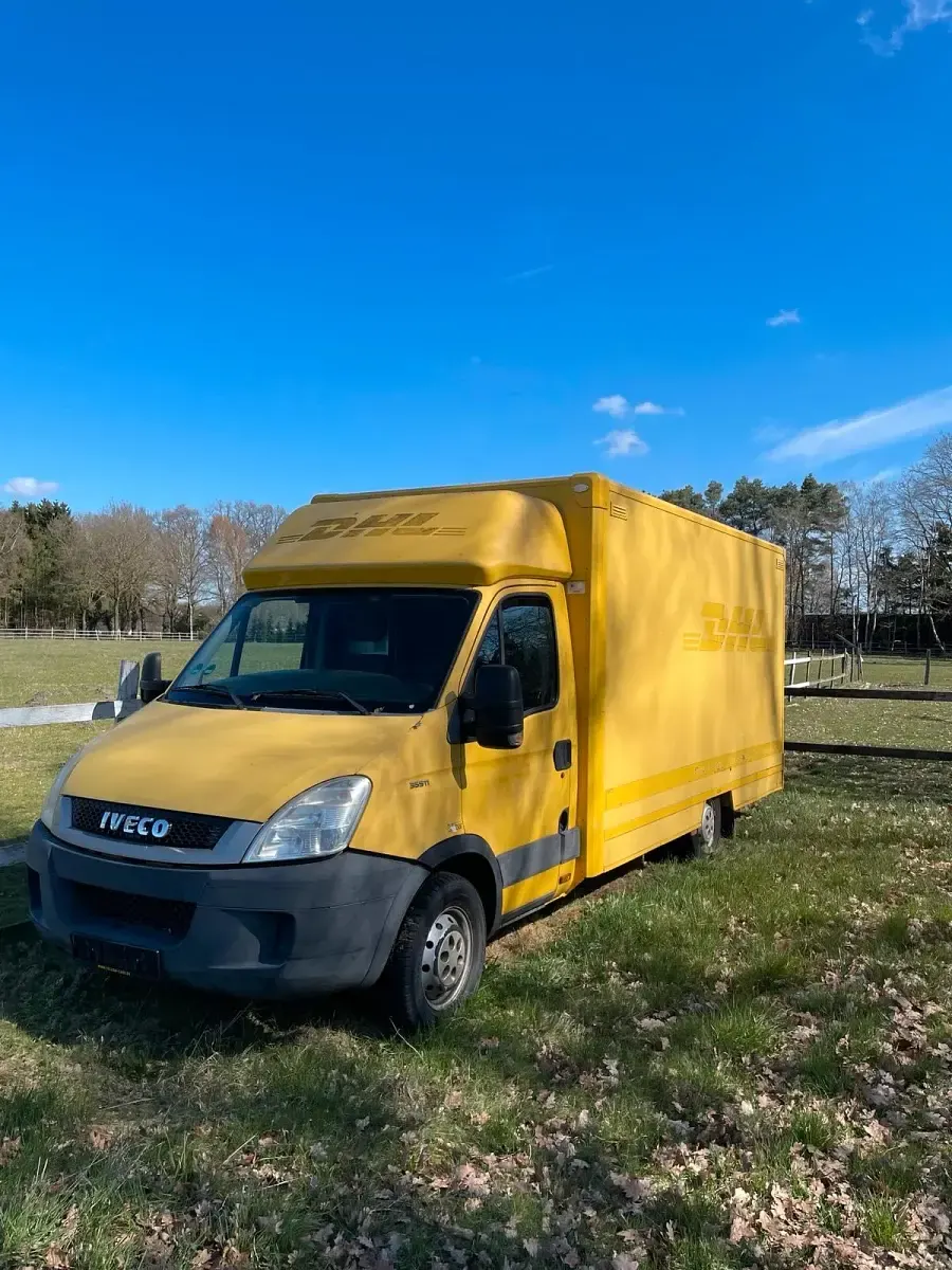 Second-hand Iveco Daily 106 CP (77 kW) 2009 Galben Van