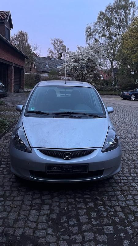Käytetty Honda Jazz 83 HP (61 kW) 2002 Hopea Viistoperä