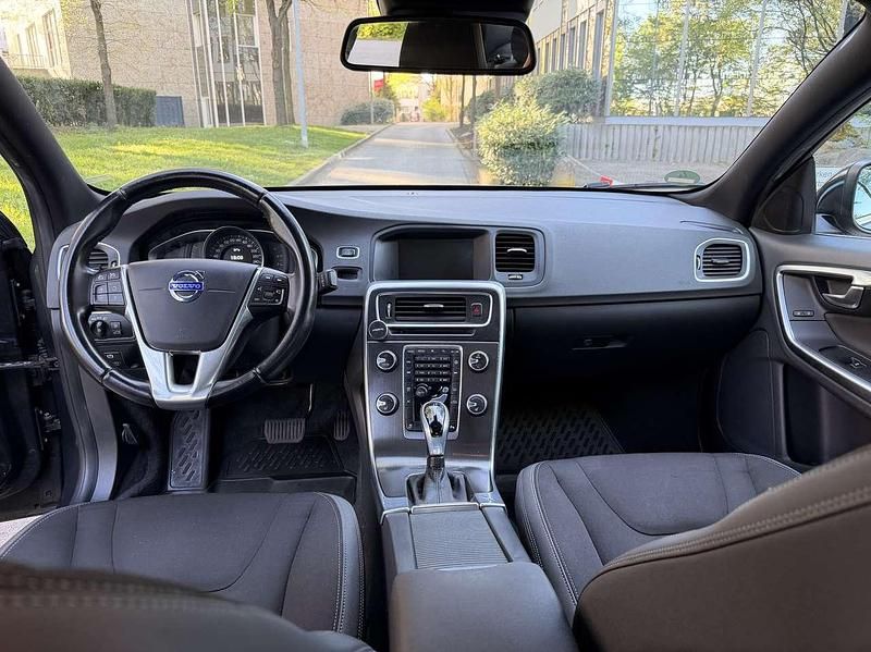 Gebraucht Volvo S60 Summum 136 PS (100 kW) 2014 Limousine