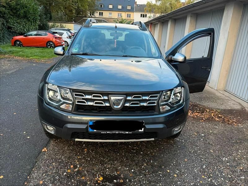 Grau Gebraucht 2016 Dacia Duster SUV | 6.400 € (Superpreis) - Bild 1/4