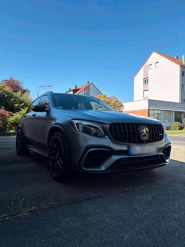 Grau Gebraucht 2018 Mercedes GLC63 AMG AMG SUV | 46.900 € (Fairer Preis) - Bild 1/4