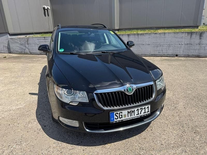 Schwarz Gebraucht 2013 Skoda Superb Ambition Kombi | 5.500 € (Guter Preis) - Bild 1/4