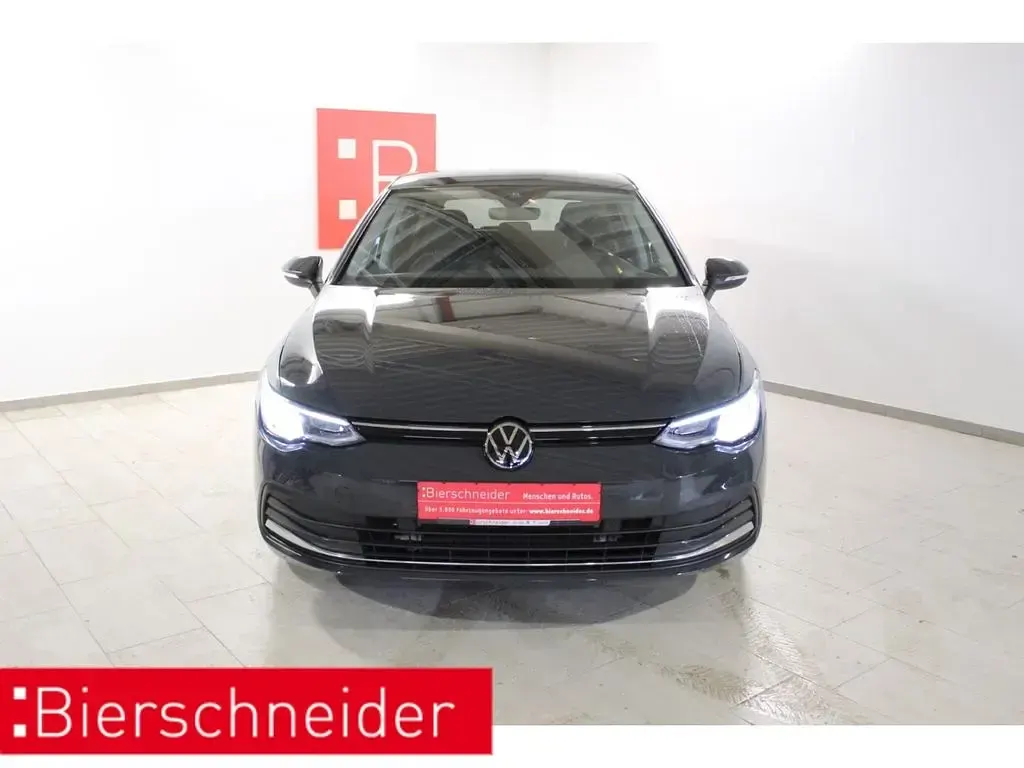 Używany VW Golf VIII Move 131 KM (96 kW) 2024 Szary Sedan/Limuzyna