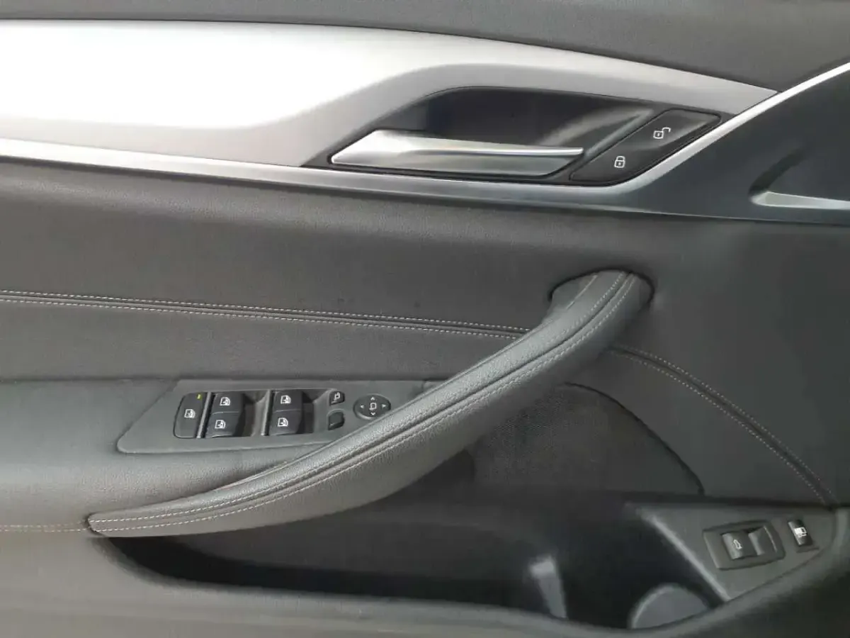 Gebraucht BMW 530e Sport Line 292 PS (214 kW) 2022 Schwarz uni Kombi