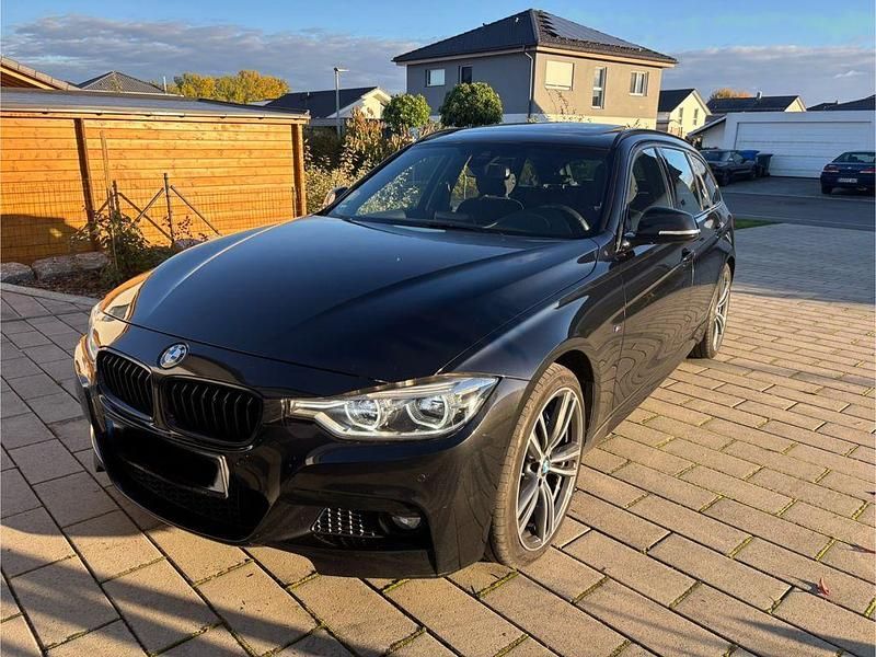 Schwarz Gebraucht 2015 BMW 330 M Sport Kombi | 17.700 € (Fairer Preis) - Bild 1/4