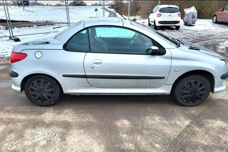 Gebraucht Peugeot 206 CC 109 PS (80 kW) 2003 Silber Cabrio