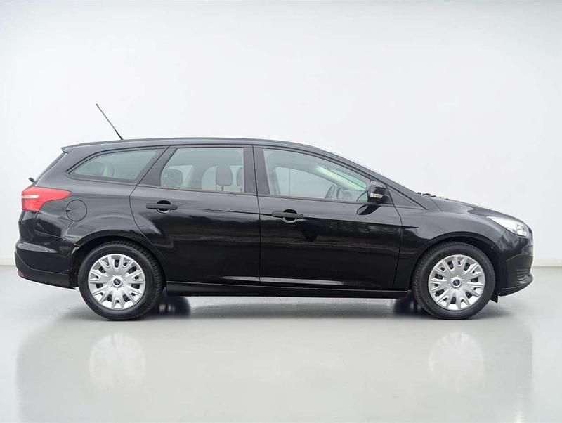 Gebraucht Ford Focus Ambiente 101 PS (74 kW) 2015 Pantherschwarz metallic Kombi