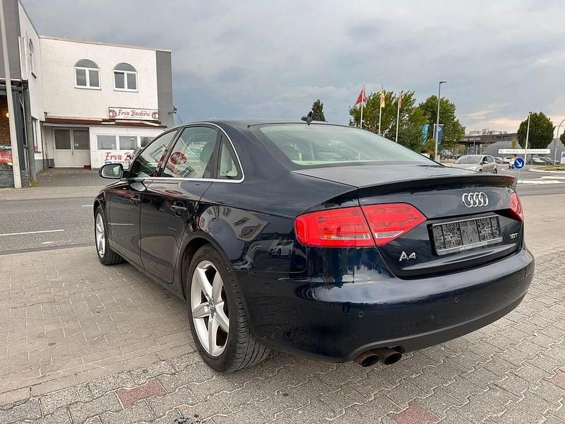 Gebraucht Audi A4 Ambiente 160 PS (117 kW) 2009 Blau Limousine