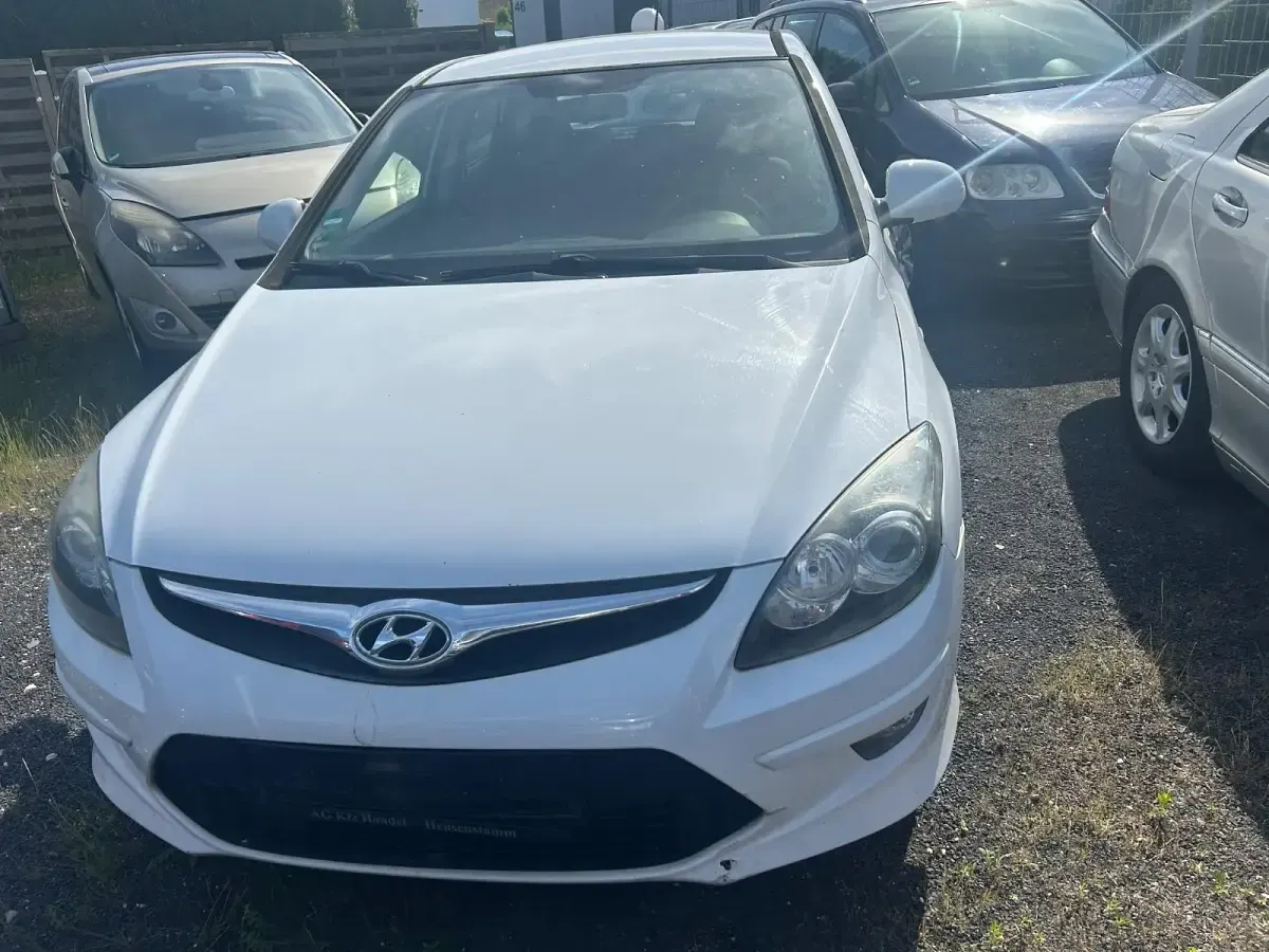 Gebraucht Hyundai i30 Edition 109 PS (80 kW) 2010 Weiß Limousine