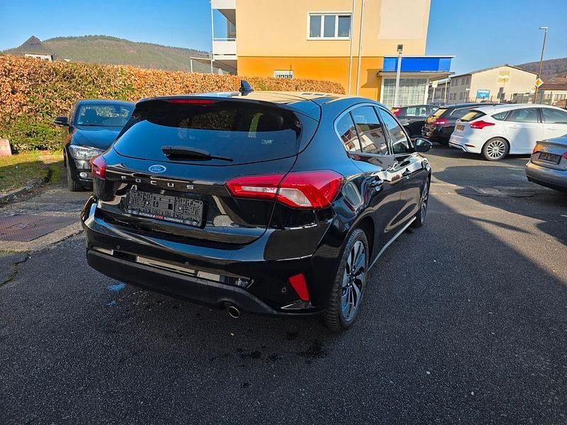 Gebraucht Ford Focus Cool & Connect 101 PS (74 kW) 2018 Schwarz Limousine