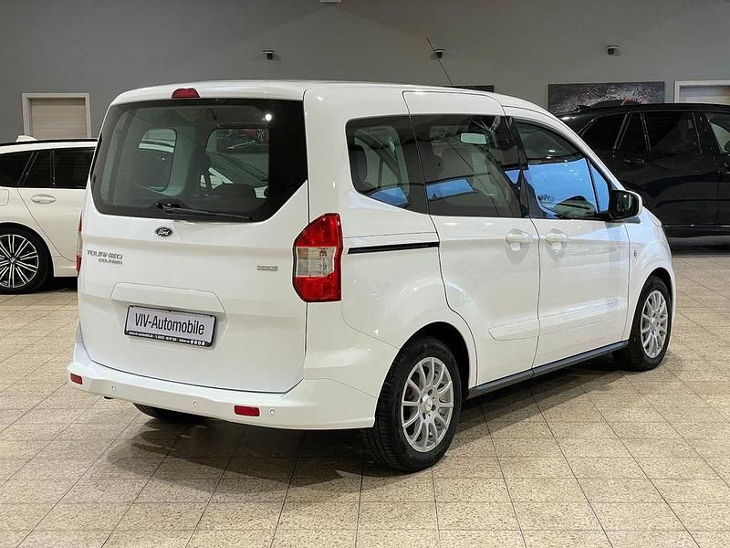 Gebraucht Ford Tourneo Courier Trend 101 PS (74 kW) 2018 Weiß Van / Kleinbus