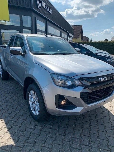 Neu Isuzu D-Max 163 PS (119 kW) 2026 Silber Pickup