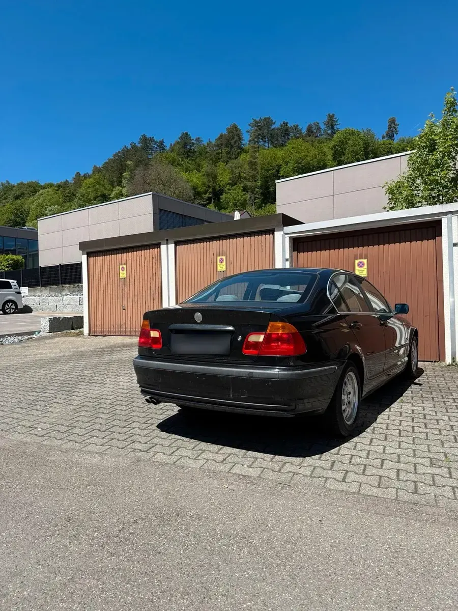 Gebraucht BMW 320 150 PS (110 kW) 1998 Schwarz Limousine