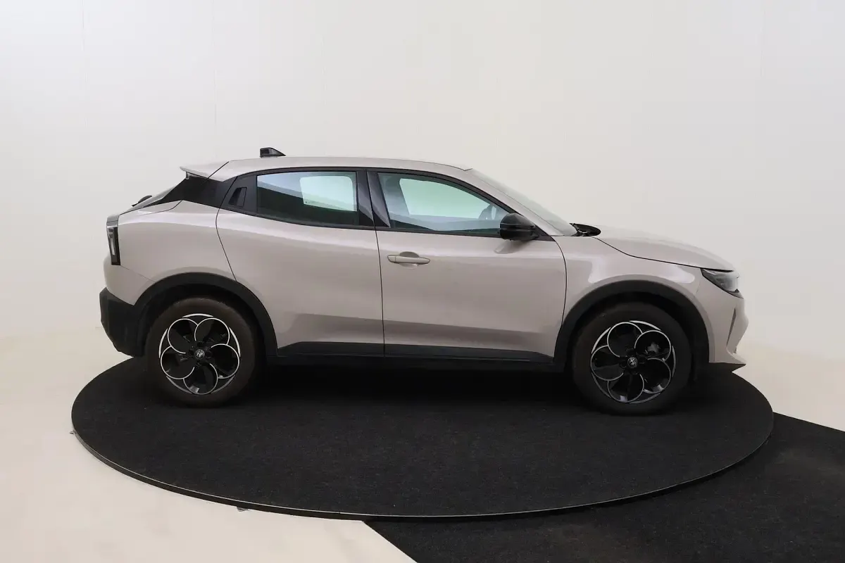 Gebraucht Alfa Romeo Junior 114 kW (156 PS) 2025 Avorio galleria SUV