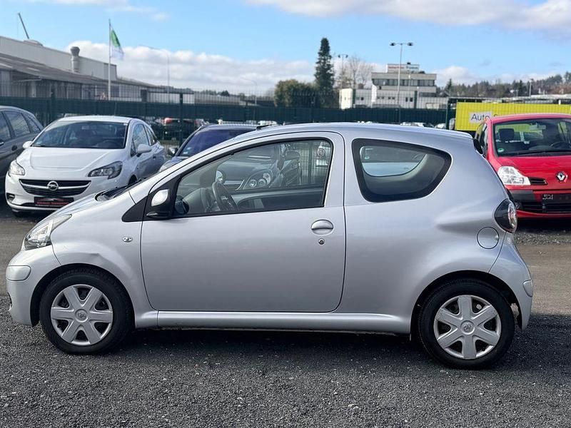 Gebraucht Toyota Aygo Cool 68 PS (50 kW) 2009 Silber Kleinwagen