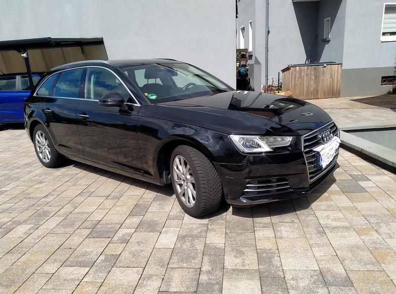 Schwarz Gebraucht 2018 Audi A4 Kombi | 17.500 € (Guter Preis) - Bild 1/4