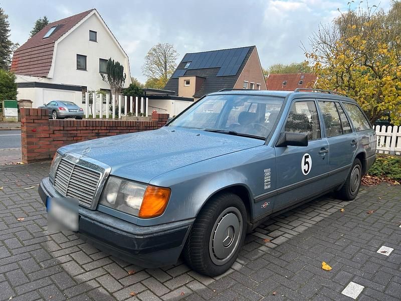 Silber Gebraucht 1988 Mercedes 200 Kombi | 4.500 € - Bild 1/4
