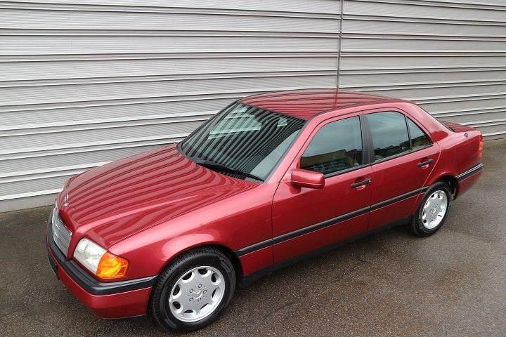 Rot Gebraucht 1994 Mercedes C180 Classic Limousine | 12.990 € - Bild 1/4